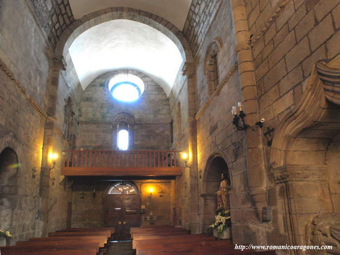 INTERIOR HACIA LOS PIES DEL TEMPLO